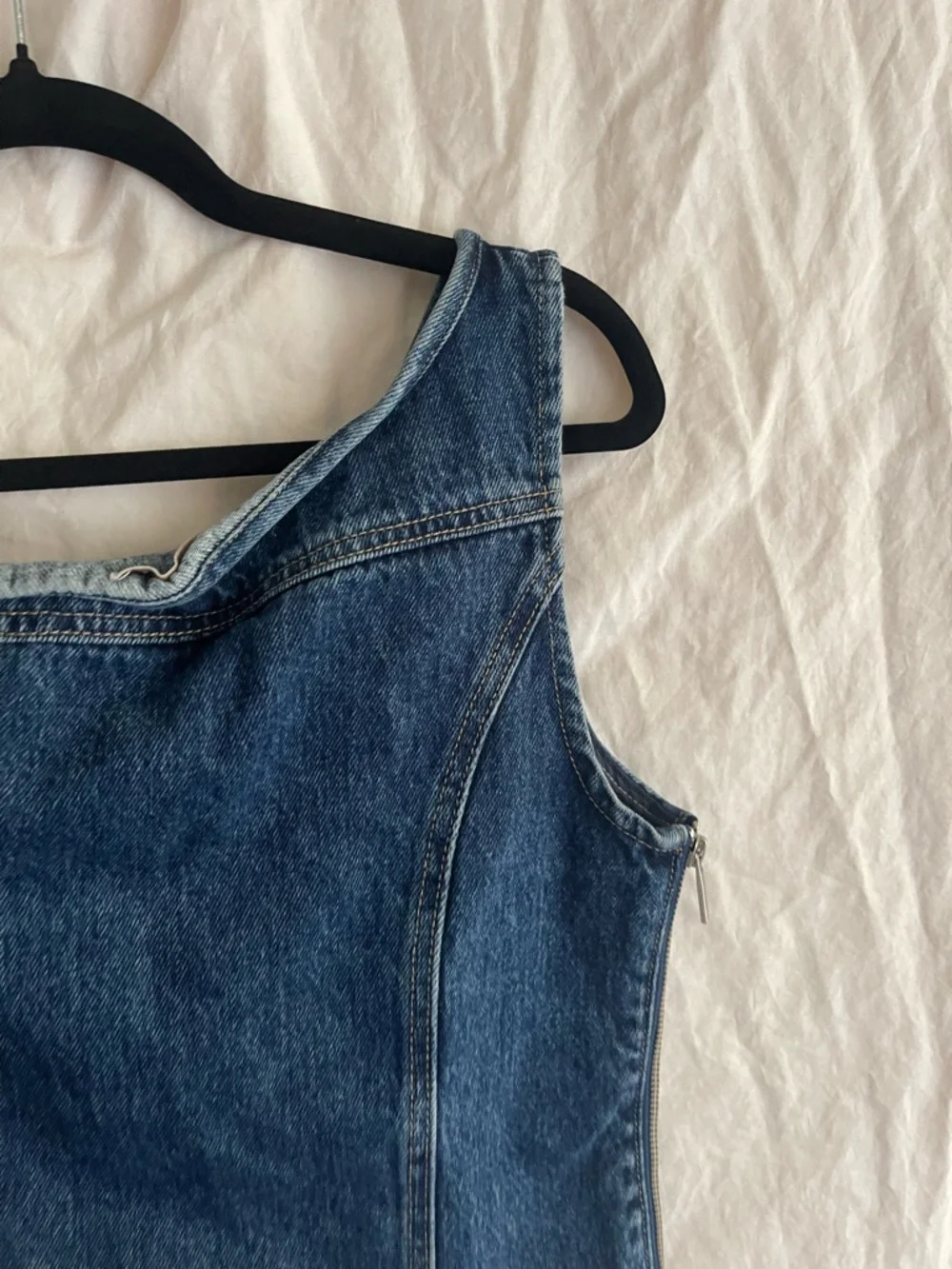 MESHKI Off-the-Shoulder Denim Top Asymmetrical Crop Side Tie Edge Y2K Size Small - Picture 10 of 13